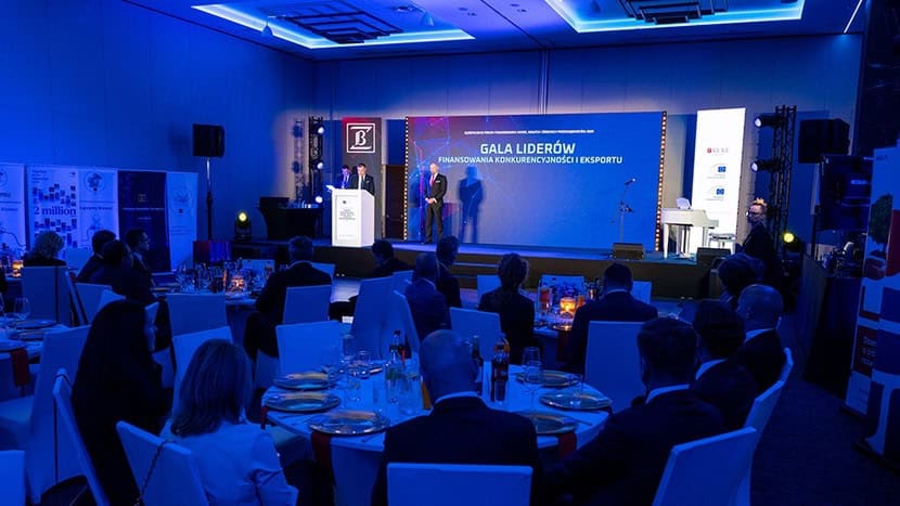 Relacja z wręczania odznaczeń i nagród podczas Europejskiego Forum Finansowania MMŚP 2025